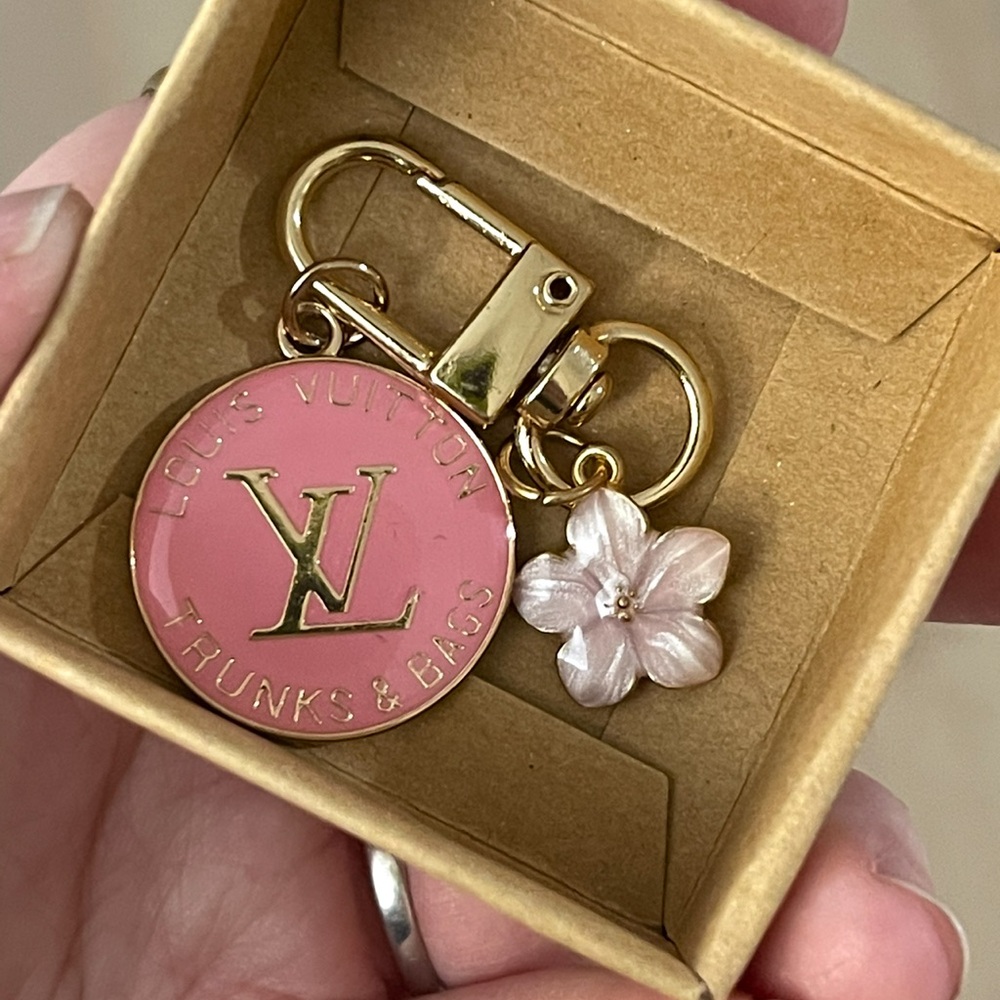 All kinds of luxury charms, zipper pulls and buttons! - Picture 9 of 14